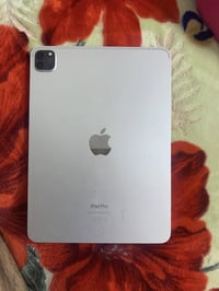 ايباد ١١ برو • ذاكرة ٢٥٦ • M2 طافي