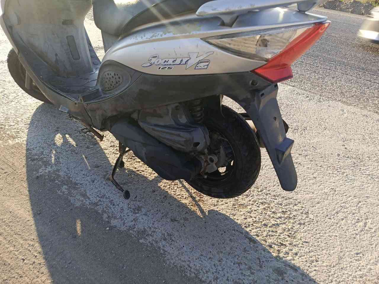 السلام عليكم دراجه كامكو للبيع
V2  كلشي شغال بيها سعر650 وبيها مجال حتلو مراوس بدراجه  عنوان مسيب***********
