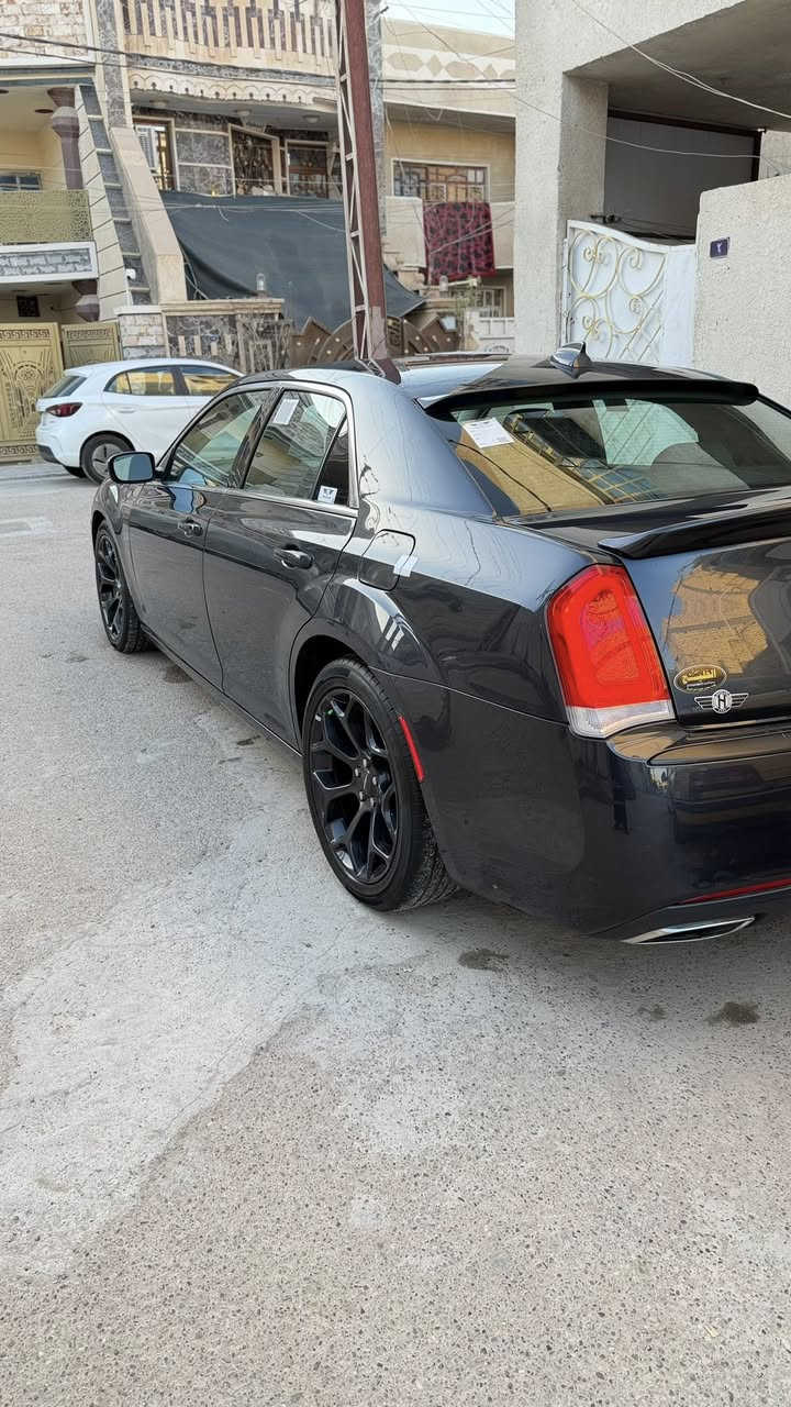 السلام عليكم
للبيع او مراوس 
للبيع كلايسلر 300c مديل 2019 اصل رقم
 بغداد  بأسمي تحويل ثانيوم ماشيه 106mi استخدام شخصي حادثه  بنيد وجاملغين  وشاصي صبغ فقط بدون كص او لحيم  كير محرك كفاله وممفتوحات مواصفاته فئه تورنك شكل الs صدر امامي خلفي جديد ويل اصلي مال هارلم سياره بحالة جيدا جدا تو ويل
العنوان بغداد قرب تقاطع الدرويش للاتصال على رقم ***********
السعر 170 وبيه مجال
