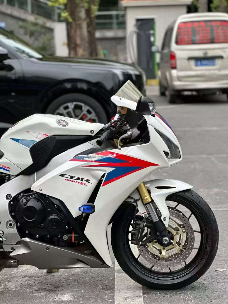 CBR1000RR
2015
55ورقە 
***********
***********
***********
