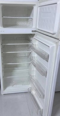 ثلاجه لبيع سعر 30وبي مجال  07735514042