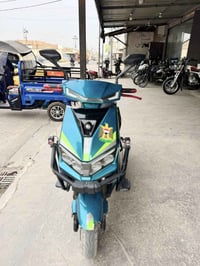 دراجة شحن • ٦ بطاريات • نظيفه