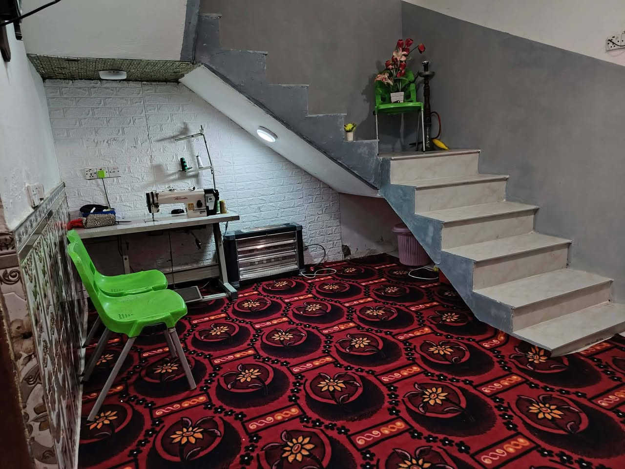 للبيع بيت بشارع حسينية البتول مساحه 200متر يبعد عن شارع 400متر غرفتين وصاله ومطبخ استقبال وصحيات للاستفسار ***********
*********** سعر 40وبي مجال
