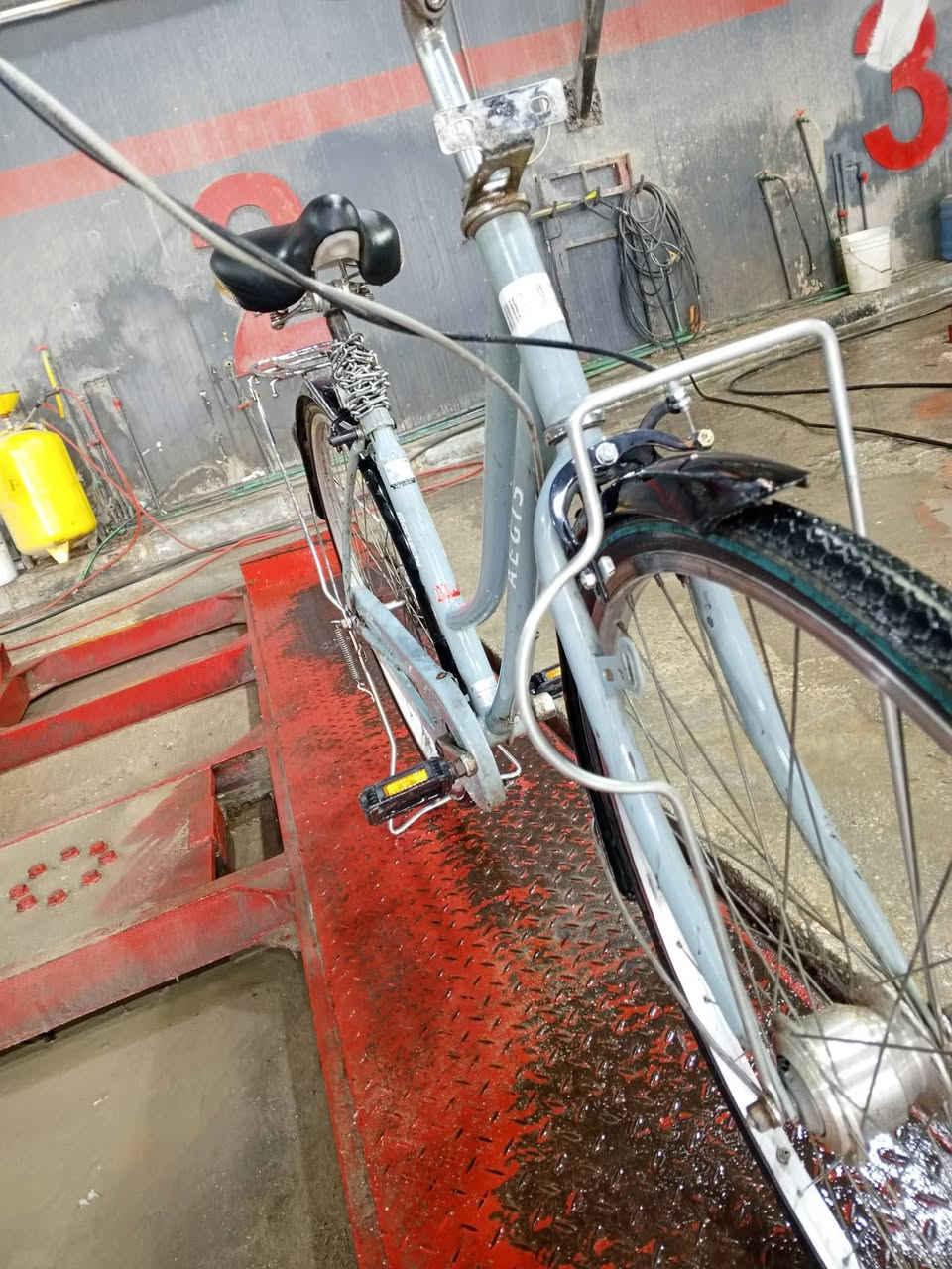 سلام عليكم 
باسكل للبيع كلشي مابي يخبل عنواني نجف حي الرحمه 
سعره 60 الف قفل 
واتساب 
***********
