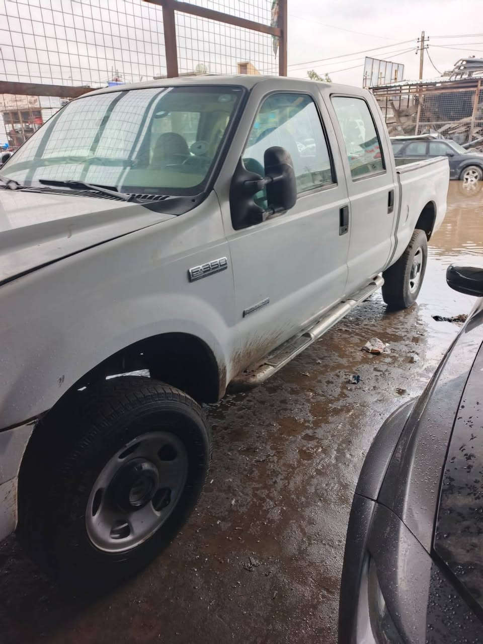 السلام عليكم
مكلف بالنشر 
فورد سوبر ديوتي موديل ٢٠٠٧ كير الف محرك ٦١٠٠ السياره جاهزه بدي قصير 
صدر امامي خلفي تايرات تبريد كله شرط 
للاستفسار ***********
