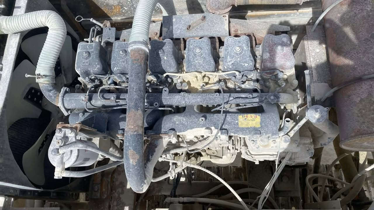 السلام عليكم للبيع حفاره هيونداي حجم450موديل2002  كامله مناقصه شي محرك جديد مضخه جديده  للاستفسار***********
السعر275ورقه وبيه مجال
