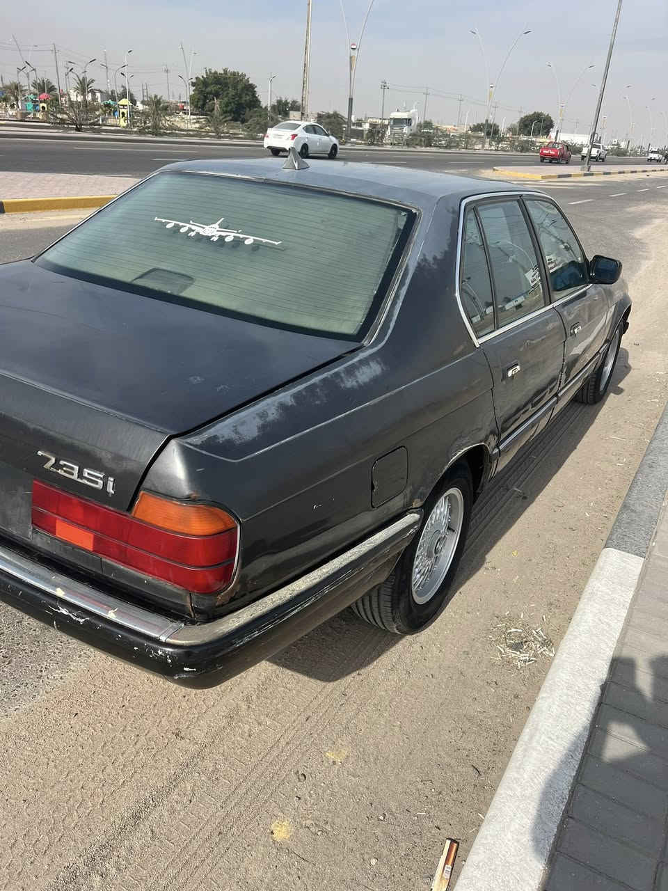 سلام عليكم BMW735اصل بلادية رصاصي جاردة محرك كير خدادية تبريد للعلم السيارة محورة غاز وبانزين تخم تاير كهرباء كاملة للعلم  بيهة حائز ثالث موجود بكربلاء وعندي وكاله من الحائز الثالث سعرها 30$***********
