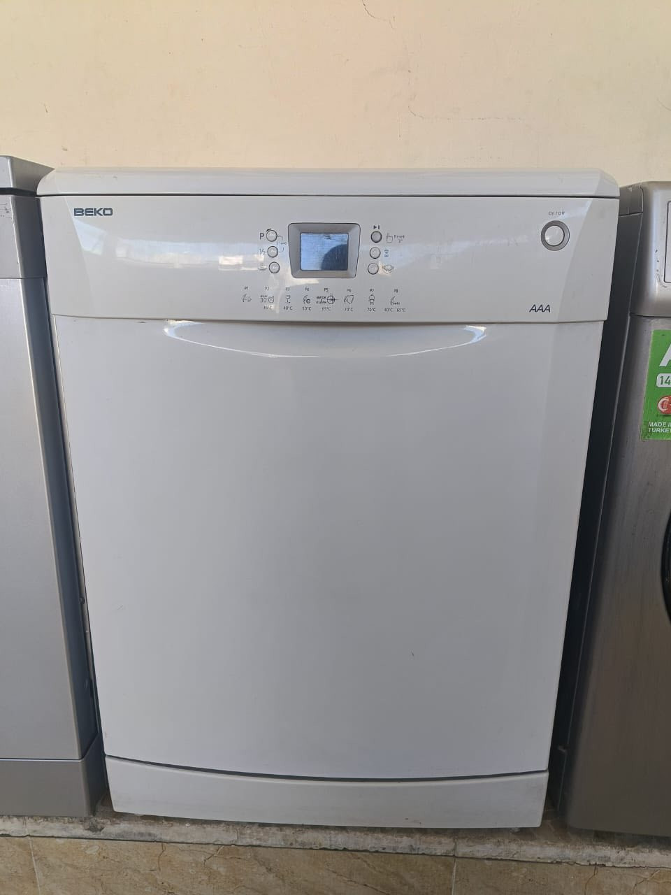 غسالة مواعين للبيع
١٥٠ الف 

حي الانتصار شارع 60. اول فرع بعد السيطره عاليسار من يم الحصو والرمل قرب الصناعة 
***********
***********
