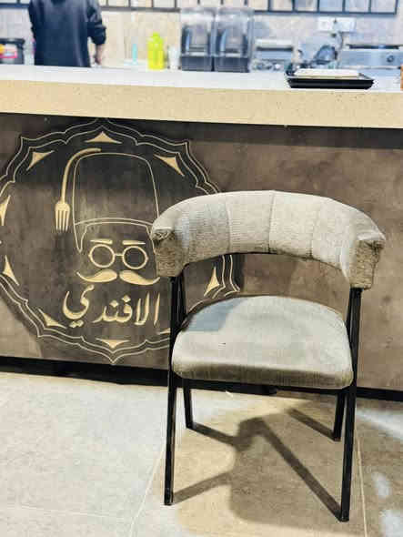 اعلان 
كراسي للبيع العدد 200 كرسي 
الكراسي بحالة جيدة 
العنوان موصل _برطلة_ الافندي كافيه 
للاستفسار الاتصال على الأرقام التالية 
***********
***********
