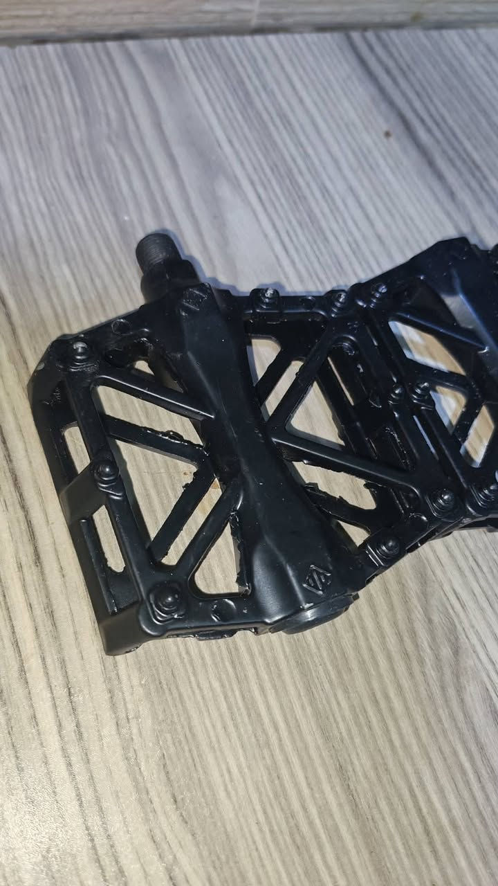 كل قطعة وسعرها 
واتساب : ***********
