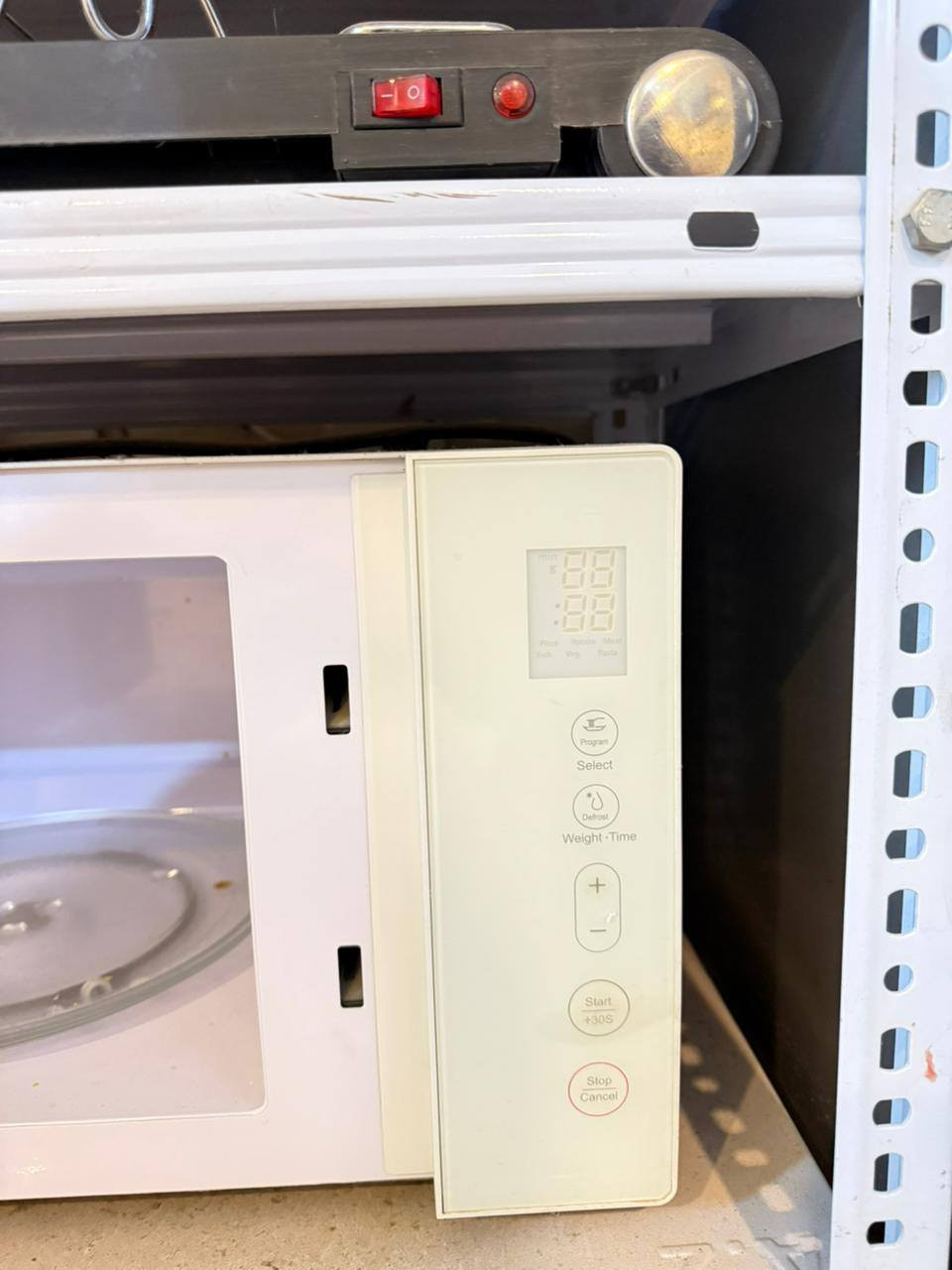 السلام عليكم المايكرويف مستخدم نضيف كلش السعر 60 ألف وبي مجال الرقم ***********
