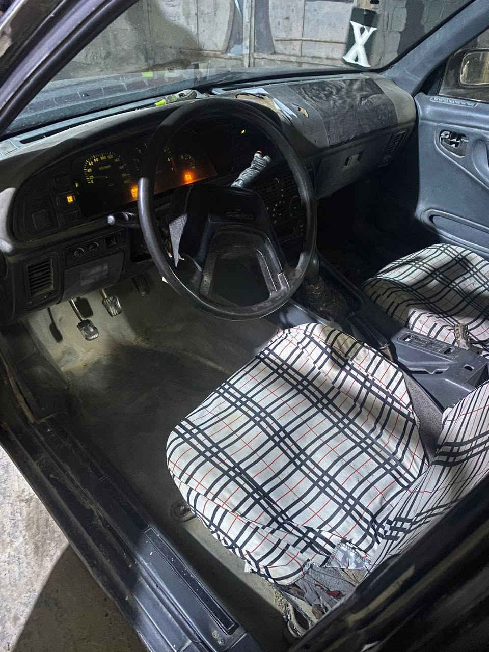 السلام عليكم ورحمه الله وبركاته 
سيارة برنس 95موديلها رقمها انبار الماني سنوية كارتونية مكينة وكير عادي زينات حدادية زينة مقبولة شايلة روحها موتعبانة سعرها 12ورقة وبيها مجال حك جيتك عنواني بغداد مدينة الصدر ***********
