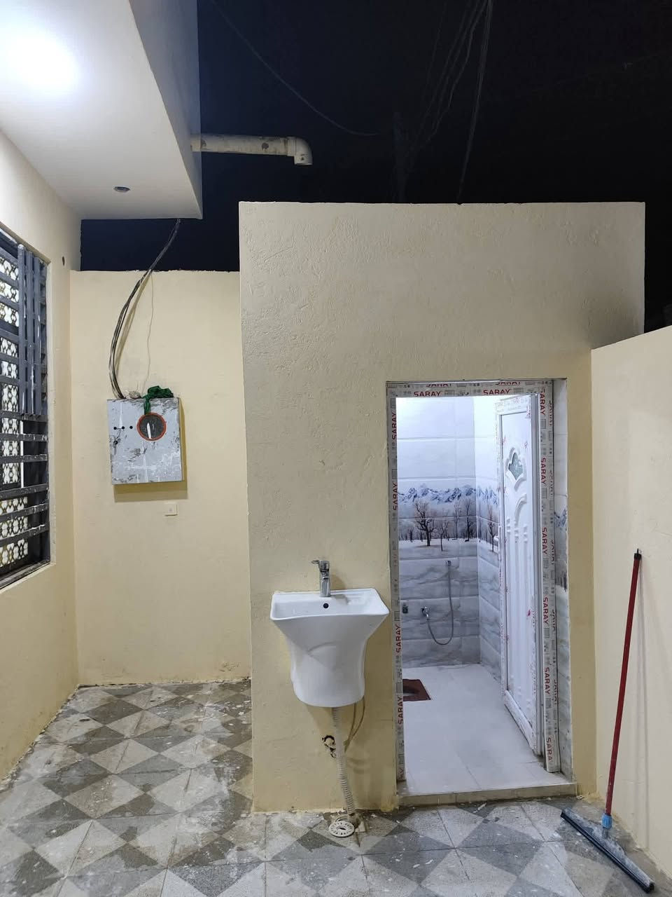 سلام عليكم بيت بسديناويه زراعي لمساحه 150 متر لبيت مرتب ونظيف بشارع صيدليه تفاح الاخضر رقم ***********
