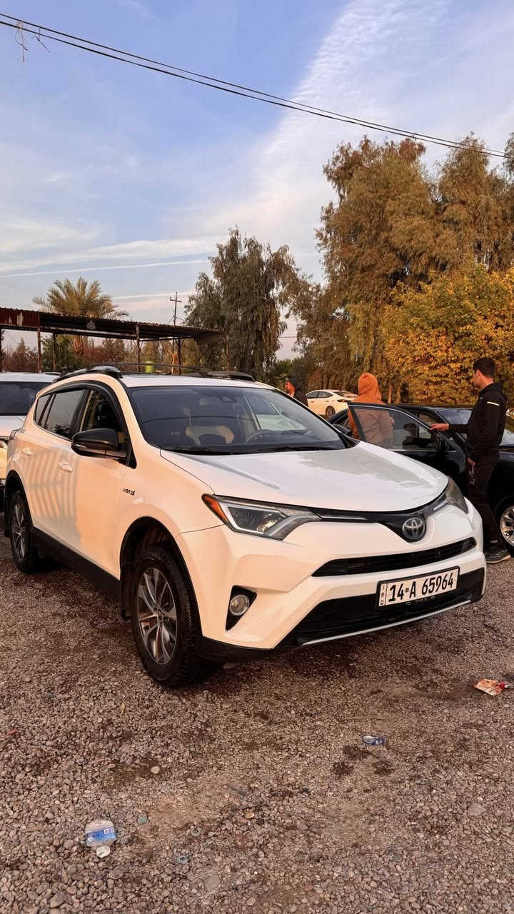 السلام عليكم  
راف فورً هايبرد و بانزين 
موديل 2018 امريكيً فول مواصفات
بدون صبغ ماعدا الدعامياتً حداديه جديده صدر جديد رقم بصره الدولي تحويل مشروع وطني لكل محافظات العراق ماشيه 53الف السعر 180وبيه مجال 
رقم صاحب السياره ***********
مكان السياره بلد
