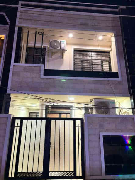 الدار للبيع 100متر  واجهة 5نزال 20
بغداد حي الجهاد مربع الطائي المربع الذهبي
محتويات الدار
4غرف نوم
صحيات عدد2
مناورعدد2
صالة كبيرة
سطحين
مطبخ نظام غربي مفتوح عالصالة وكاونتر من ضمن المطبخ وتساب واتصال***********.
