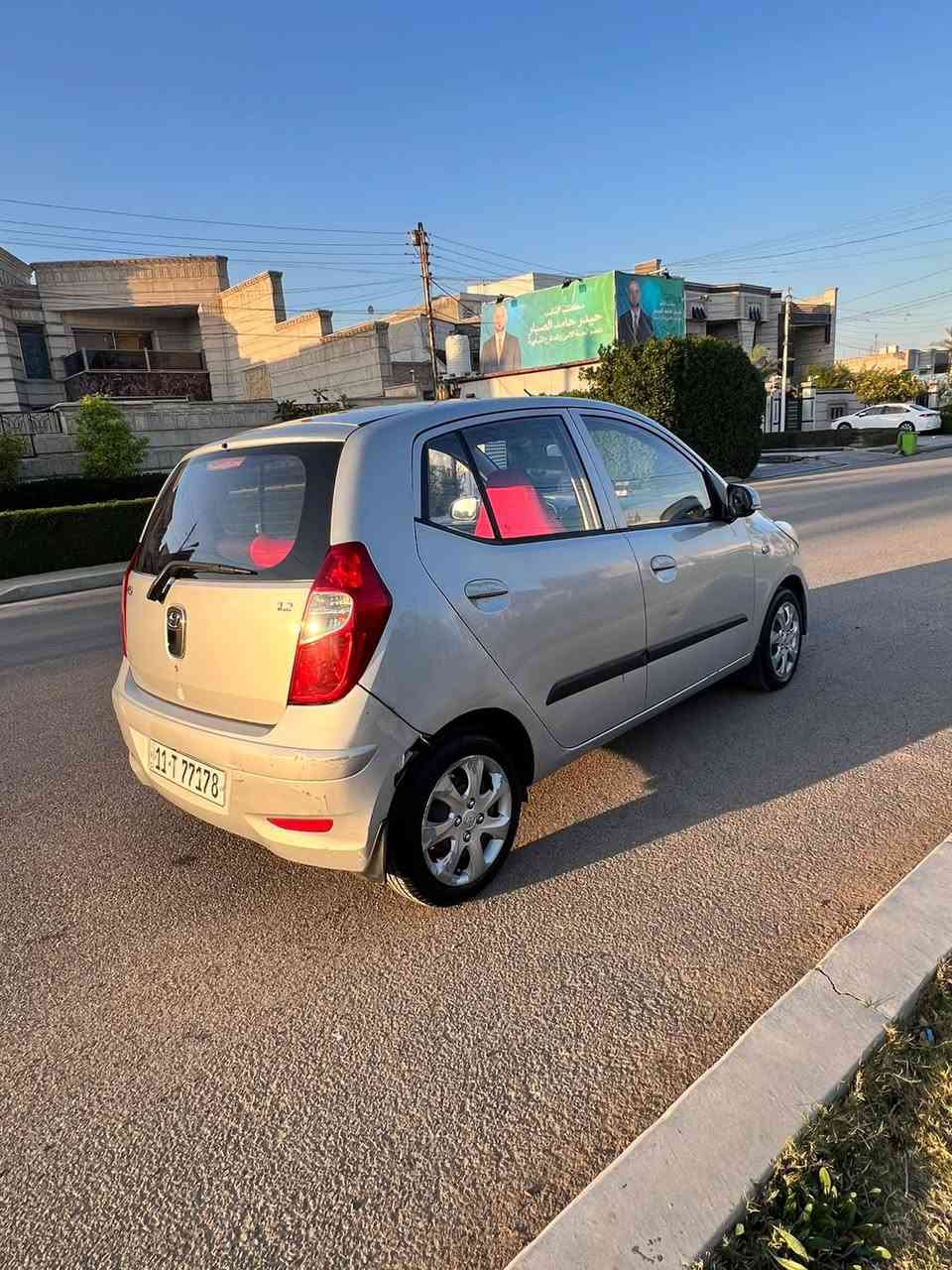 السلام عليكم i10
موديل 2015/ماشيه67
السياره نضيفه بمعنى الكلمه ومثل مموضحه بالصور 

السياره مكفوله بدون صبغ من الدعاميه للدعاميه لكن تعديل بسيط 

شاشه اصليه اندرويد
كاميرا خلفيه  
سماعات JBL 
غرفتها جداً نضيفه ودوشمه جديده 

السعر78 وبيها مجال بسيط
الموقع السيدية
***********
