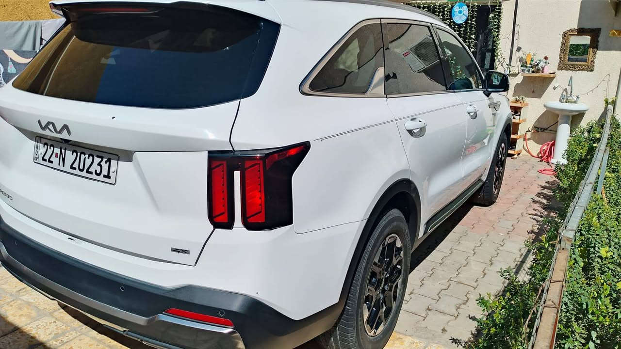 سورنتو وأرد امريكي موديل ٢٥ سياره كلش جديده مواصفات حلوه بانوراما داخل جلد تدفئه بل كشن وبيها اهواي مواصفات حادثها جاملغ وبنيد  بدون دواخل السياره 7 راكب مكينه ٤ سلندر ماشيه ١٩ عارضها ٢٧٠مكاني اعظميه او شارع حيفا ***********
