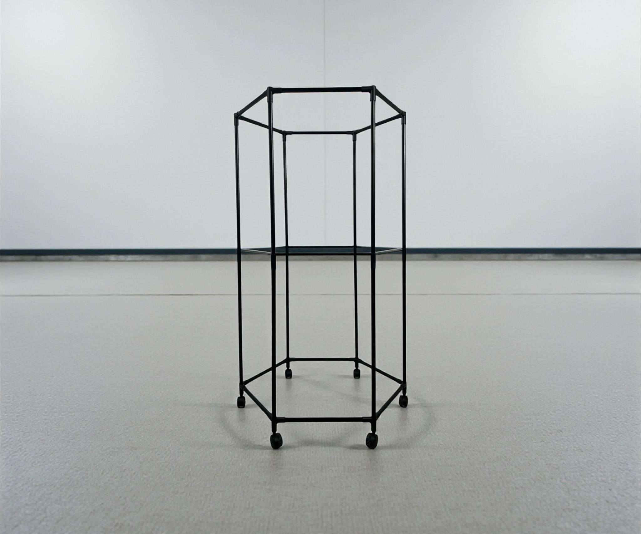 ستاند ملابس دوّار متعدد الاتجاهات مع عجلات – TM-111

الاستخدامات

تنظيم وتعليق الملابس اليومية بشكل مرتب وسهل الوصول.

مناسب لغرف النوم، غرف تبديل الملابس، محلات الألبسة، أو غرف الغسيل.

يُستخدم لتعليق الملابس الطويلة والقصيرة، المعاطف، العبايات، والقمصان.

مثالي لتجفيف الملابس أو عرضها بطريقة أنيقة.

المميزات

تصميم دوّار 360 درجة يسهّل الوصول إلى جميع الملابس بدون تحريك الستاند.

هيكل معدني قوي يتحمّل وزنًا يصل إلى 40 كغم(حسب ما هو موضح على الكرتون).

قاعدة سداسية الشكل تعطي ثبات عالي وتوازن ممتاز أثناء الاستخدام.

مزوّد بـ عجلات سفلية لتسهيل الحركة والتنقّل من مكان لآخر.

تصميم موفّر للمساحة رغم سعته الكبيرة.

مناسب للاستخدام المنزلي والتجاري.

سهل الفك والتركيب مع دليل إرشادي واضح.

طلاء أسود أنيق مقاوم للاستخدام اليومي.

قياس المنتج:

الطول: 60 سم

العرض: 60 سم

الارتفاع: 120 سم

محتويات الصندوق

هيكل ستاند ملابس معدني (أجزاء مفككة).

عجلات سفلية.

وصلات تثبيت وزوايا بلاستيكية.

دليل تركيب مصوّر.

قياس الكارتون:

الطول: 17 سم

العرض: 7 سم

الارتفاع: 57 سم

الملاحظات

يُنصح بتوزيع الوزن بالتساوي للحصول على أفضل ثبات.

يُفضّل تركيب المنتج على أرضية مستوية.

اللون أسود كما هو موضح في الصور.

مناسب للاستخدام الداخلي.


**إذا كنت صاحب هذا الإعلان وتريد حذفه لأي سبب، رجاءا أرسل رسالة إلى الدعم الفني**