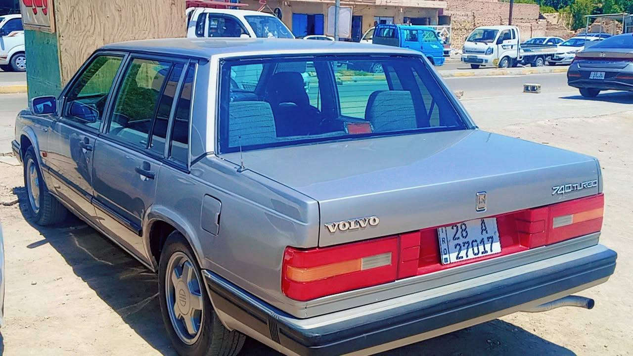 السلام عليكم سياره للبيع حجم 740 موديل 90 باسمي رقم انكليزي سنويه 31 تبريد شغال تخم تاير جديد السياره نجف***********
