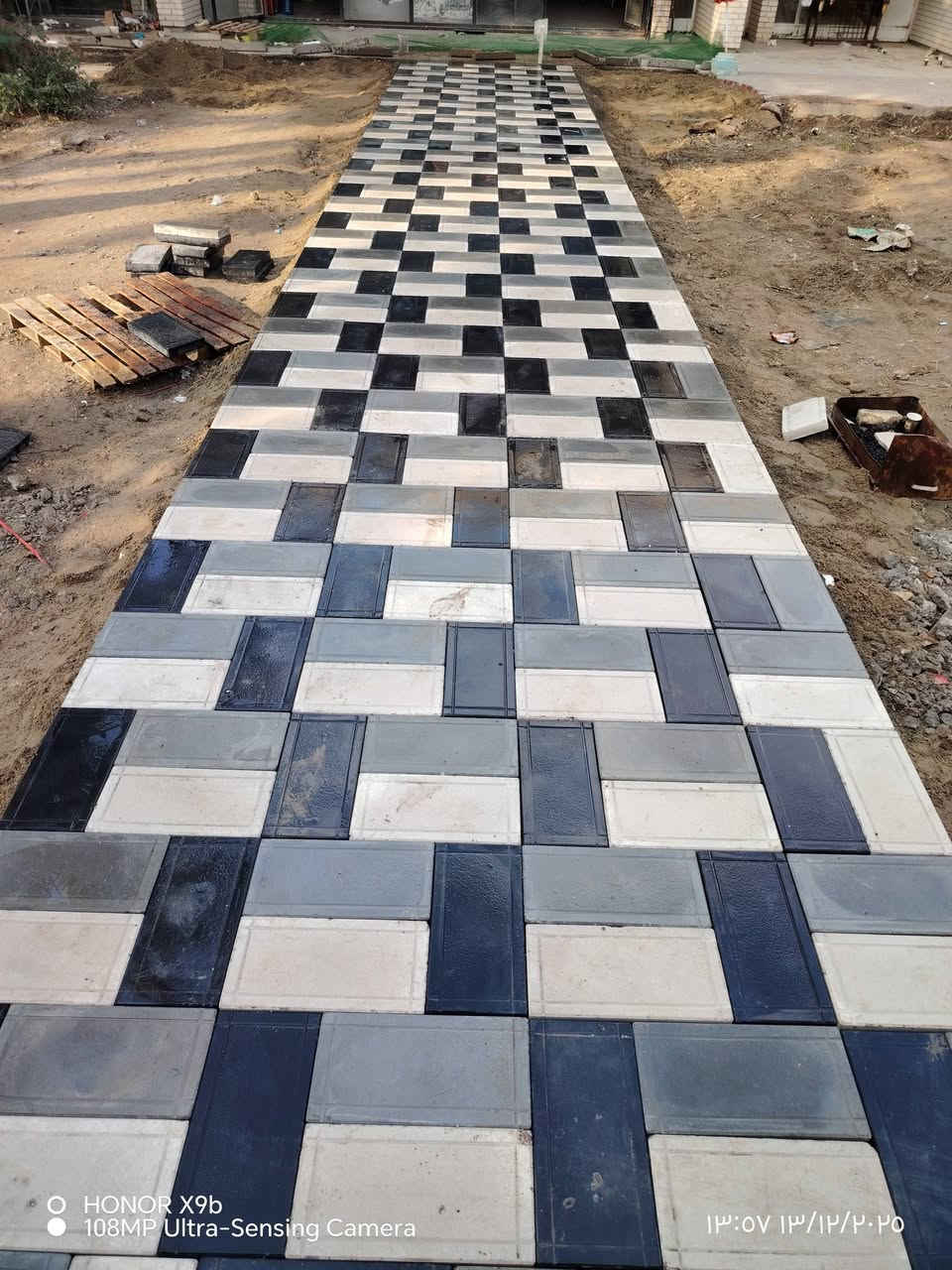 السلام عليكم ورحمة الله وبركاته عمل مقرنص عباس للمقاولات اتصل على هاتف ***********
