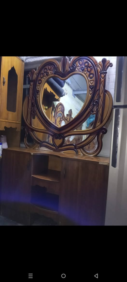 السلام عليكم غرفة اخشاب عراقي مستعملة للبيع  الشراي يراسلني خاص او اتصال على الرقم ***********
