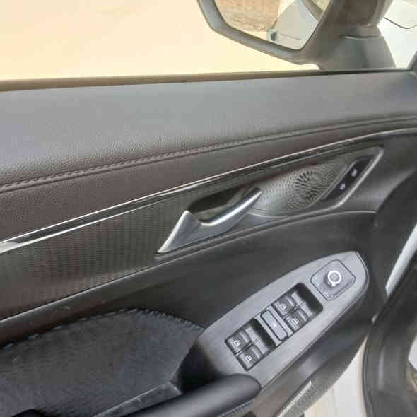 السلام عليكم. هافال جوليان للبيع موديل ٢٠٢٤ استلام ٢٠٢٥ شهر السابع. مواصفات عاديه معروفه .بعدها بالضمان على وضع الوكالة ماشيه ٤٥٠٠ رقم بغداد باسمي. تحويل ثاني يوم سياره جديده خير من الله. كفاله عامه. عنواني بغداد. 
موبايل *********** 
السعر ١٧٥ ورقه قفل .بالعراقي ٢٤ مليون 
اسف على الاطاله. مااراوس محتاجها بيع .وبالعافية على الياخذها والهافال معروفه . مواصفاتها 
هندبريك كهربائي 
اوتو بريك 
كير ماوس ٧ نمر 
حساسات خلفيه وكامره 
شفتات بالستيرن 
تحكمات ستيرن 
دخول ذكي وبصمه
