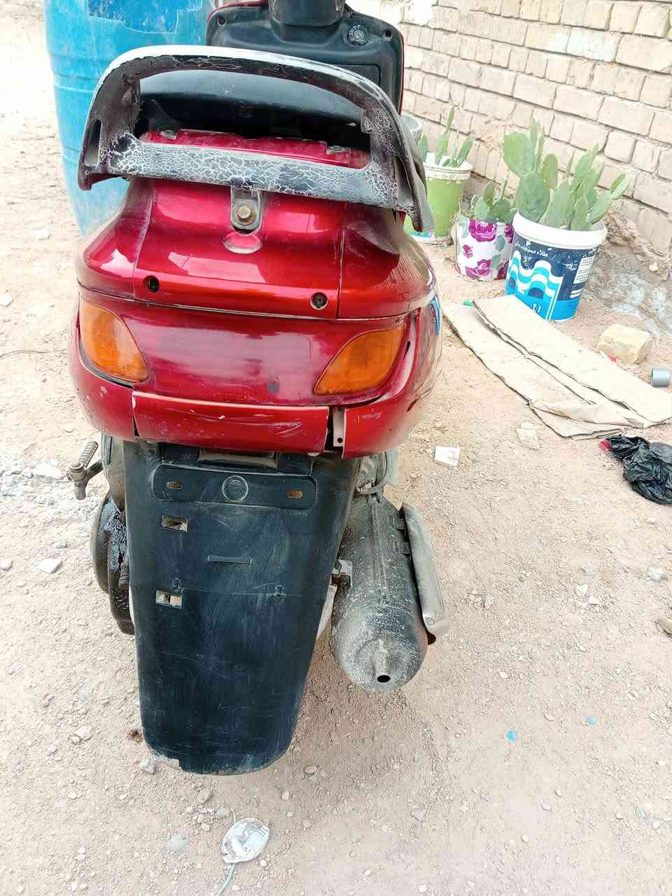 السلام عليكم دراجه فراشه للبيع نضيفه كلوباته فقط الاماميات ميشتغلن بك لايتات يشتغلن تشتغل سلف وتشتغل هندر ومجفت مره وحده للاستفسار الاتصال على الرقم *********** سعره500وبيه مجال قليل
