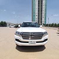 لاندكروزر GX • V8 • مشيه ٣٦ الف