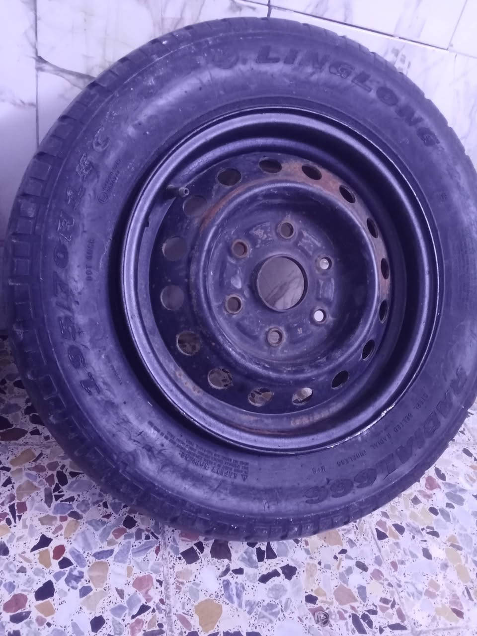 السلام عليكم وياله اصلي فتون عدد ثلاثه واحد جوان مازدا فتون الوان اصليه وكرسي قلابي كوستر بغداد المدينه رقم الهاتف ***********
