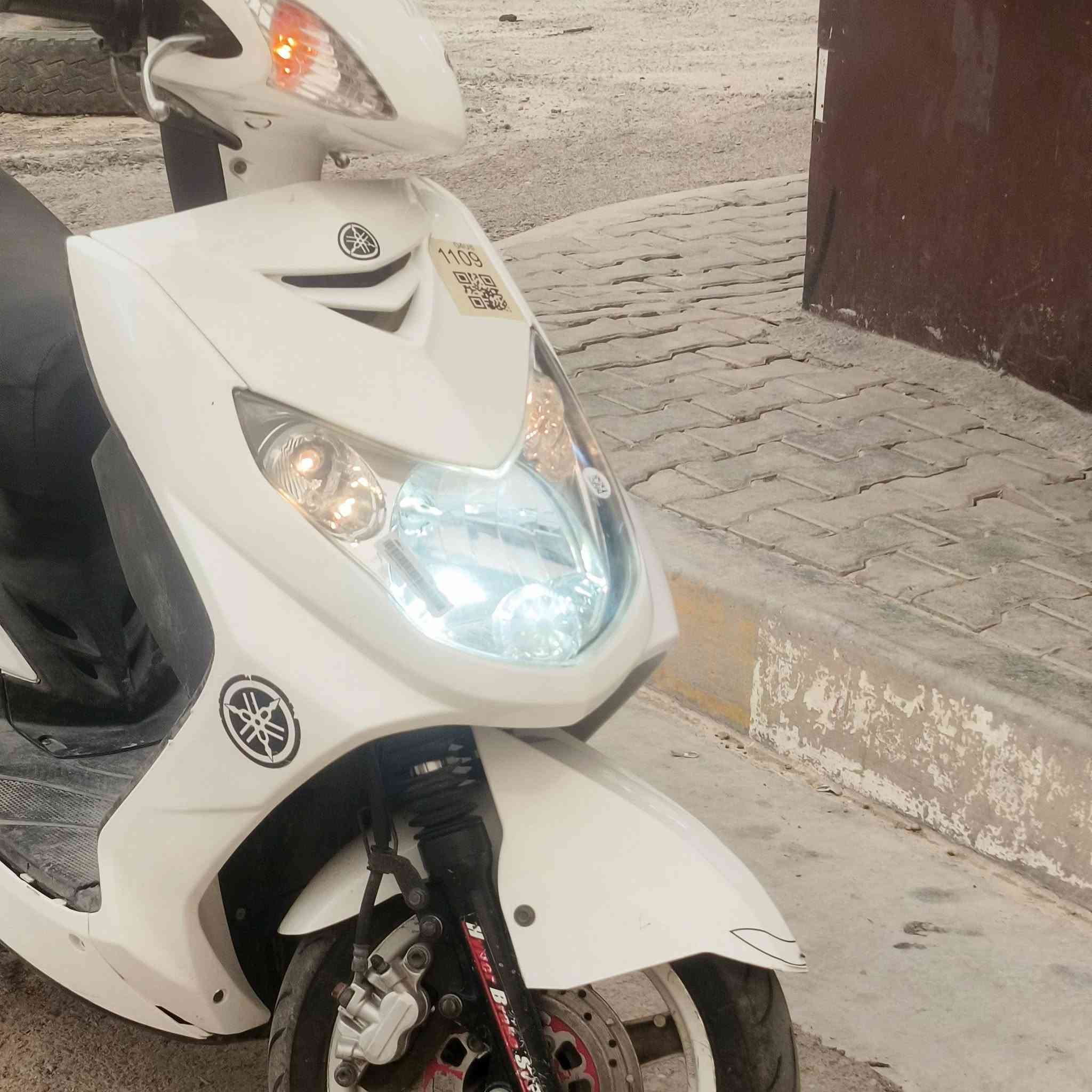 دراجه نظيفه وقف لك اياها***********
