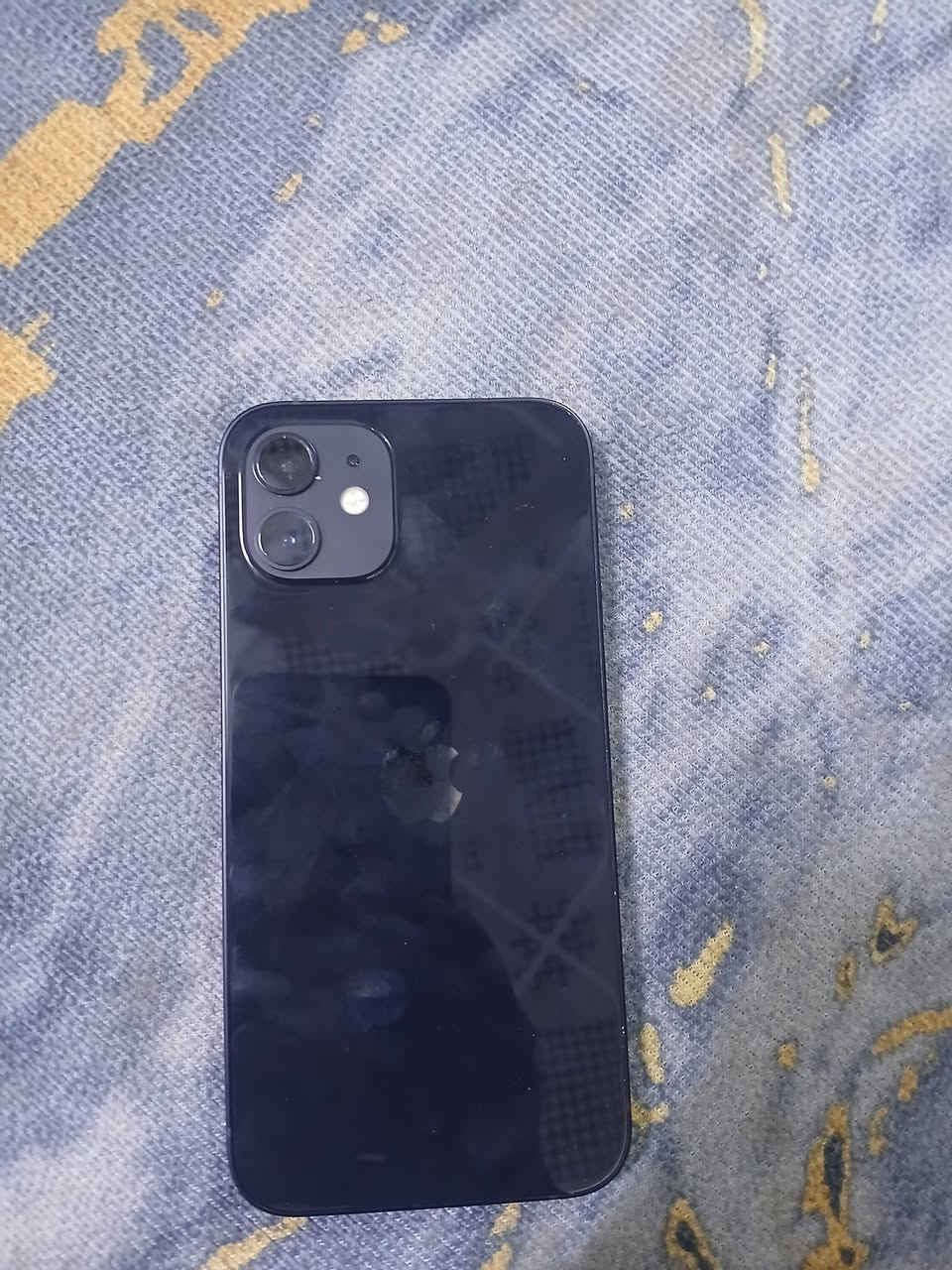 السلام عليكم ايفون 12عادي للبيع السعر ٣٧٥ وبي مجال اصلي ما داخل صيانه ابد بطاريه 83  رقم الهاتف ***********
