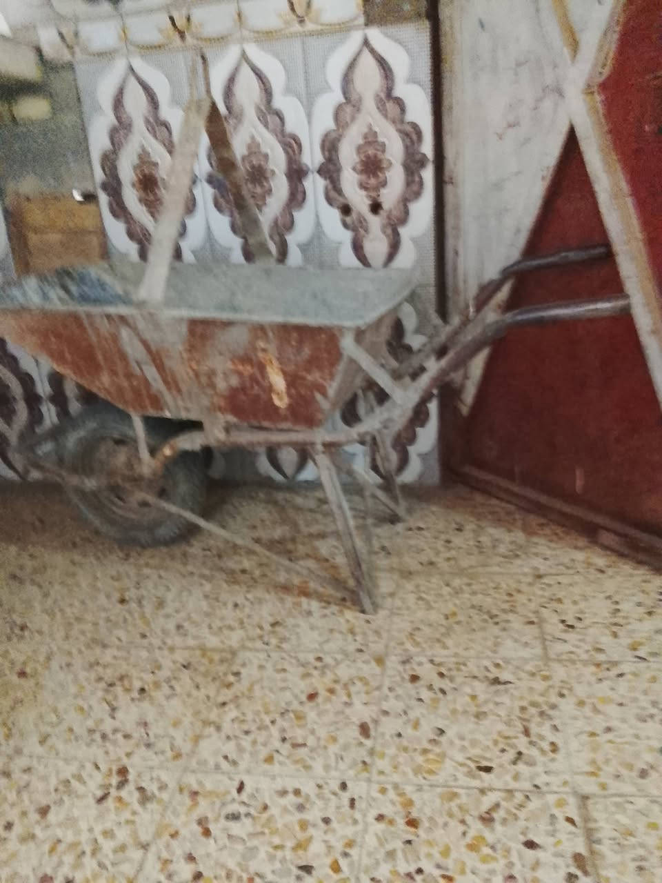 للبيع ***********  700
