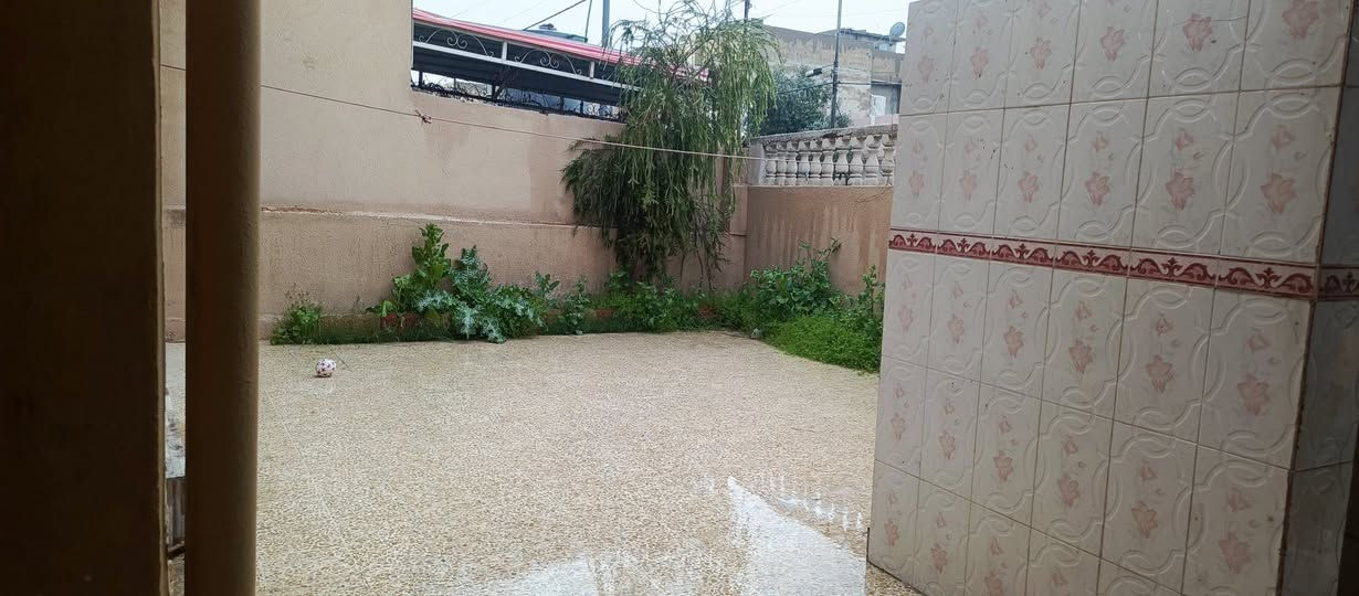 دار للأيجار مساحة 220متر في حي المغرب طابقين كاشي وسيراميك وسقوف ثانوية أربع غرف نوم وهول ومطبخ وصحيات واستقبال وكراج سياره مكتب دار الأمين للعقار *********** ***********
