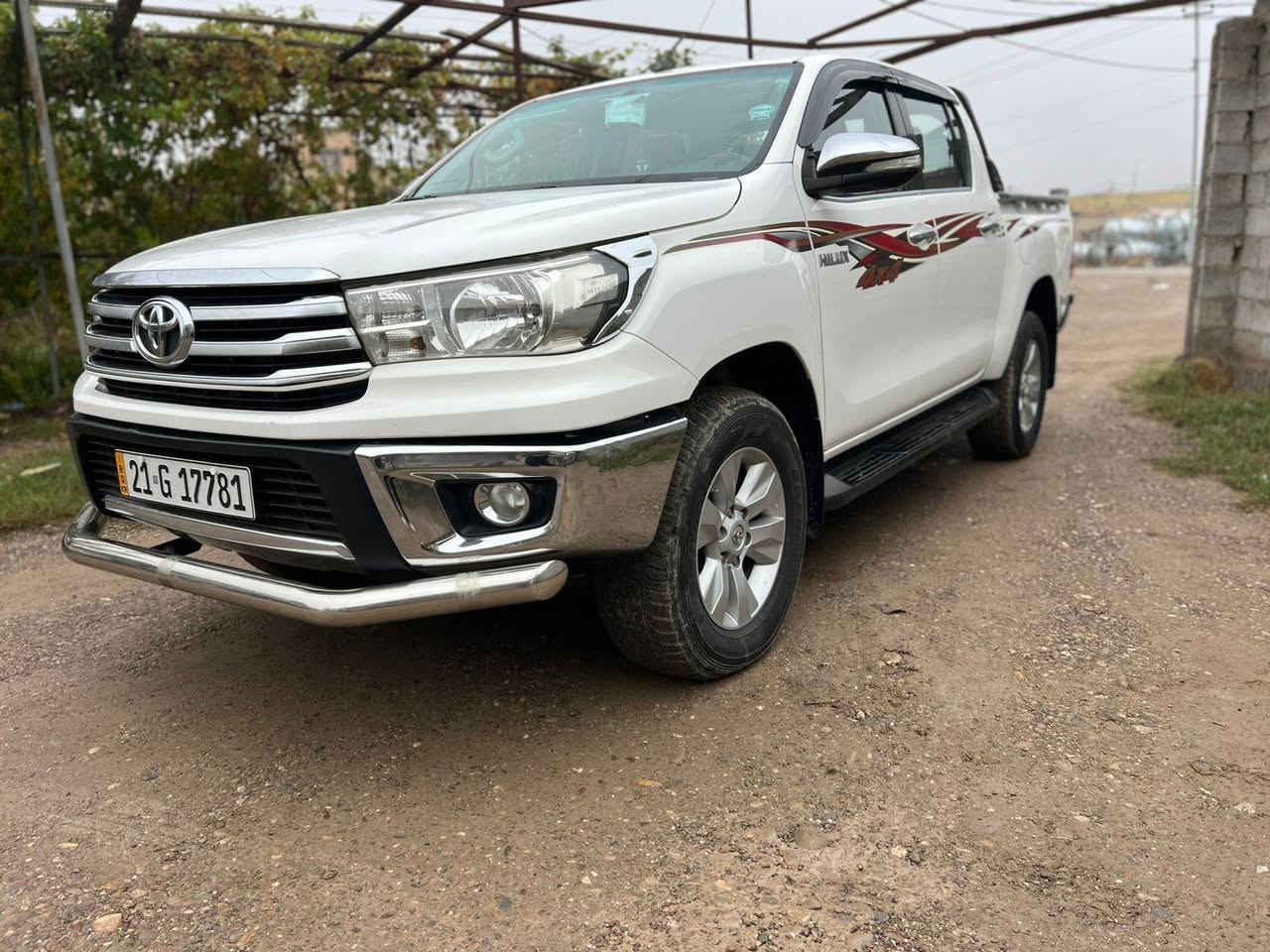 السلام عليكم هايلوكس للبيع موديل 16 اوتماتيك سعودي مواصفات فول تبريد قطعتين دفع رباعي عالي رقم سليمانيه شرط التحويل رقم جديد سنويه ماصاقطه السياره شرط شركه مكفوله كفاله عامه شرط ماشيه 130 بعدها عل وضع الشركه مكان السياره قريه المسحگ السعر 255 وبيها مجال الشراي يتصل ***********
