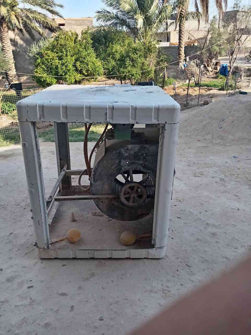 سلام عليكم
مبرده نضيفه حيل مصارله اهويه

سعره ١٠٠ وبيه مجال بسيط مكانه ناحيه الريحانه ***********
