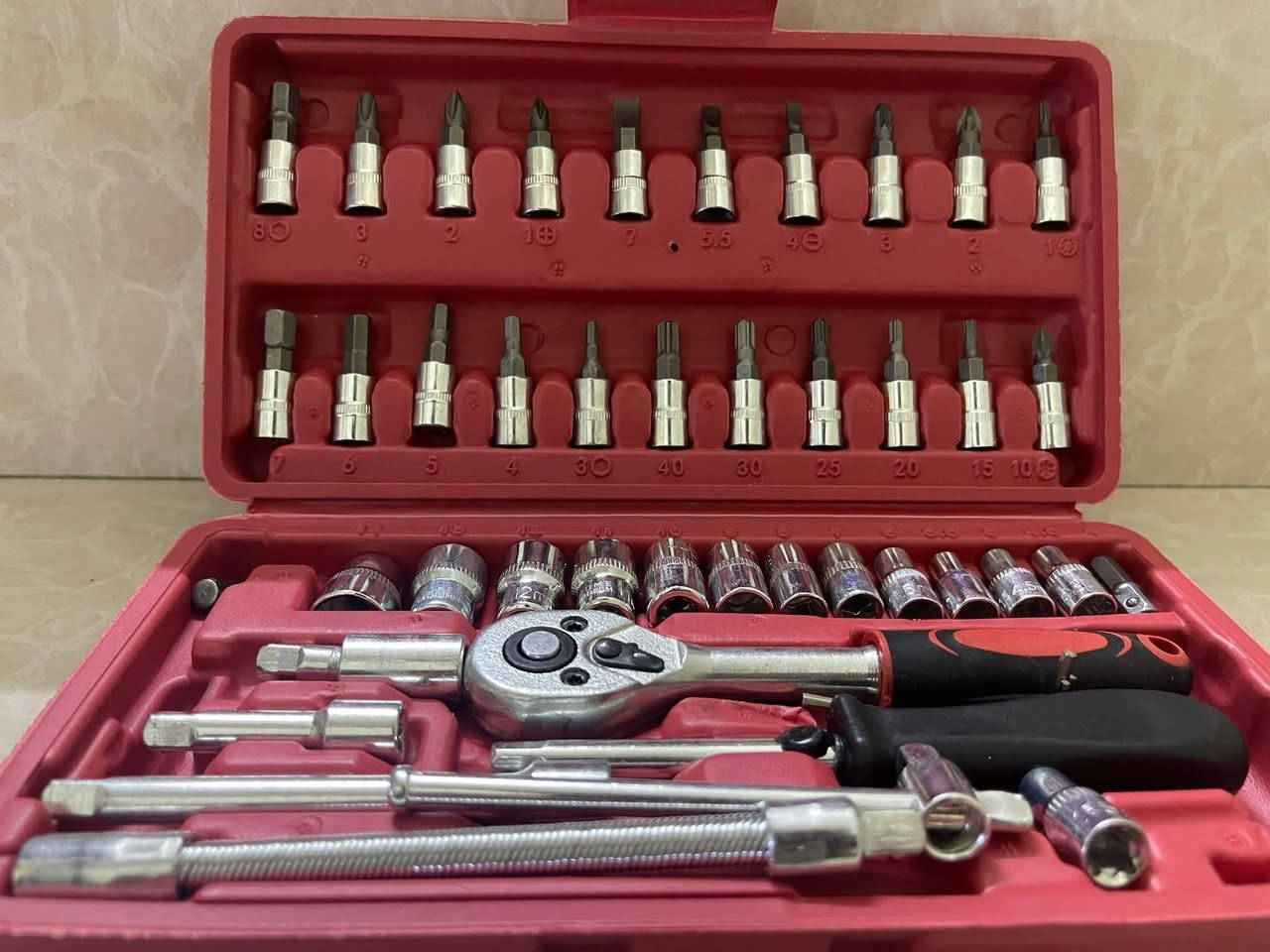 سيت😎 راجز مع عدد كامل 👇👇👇👇👇👇👇👇
46 قطعه  يفيد للبيت للسيارة حتياط
🙋 سعر سيت كامل فقط اب 8 آلاف عنواني كركوك حي بدر متوفر كميه قليله 
اتصال واتساب ‏‪0771 631 0577‬‏📱
فيديو للتوضيح فقط
