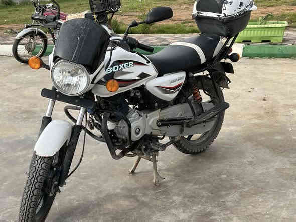 تحيه طيبه
للبيع دراجه بوكسر موديل 2019
اخت زيرو ماشيه 25الف
رقم واسط باسمي
كفاله عامه للاستفار 

‭0780 016 8427‬
