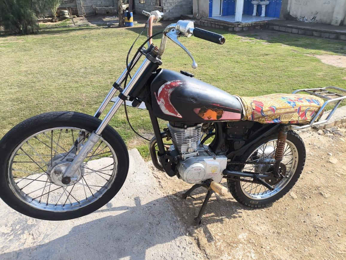 السلام وعليكم نامه 4گير هندر واحد بكل وقت صالصنه مفتوحه من وره مكينه ناعمه كلش دراجه نشطه حلوه مال لعب مستعجل على بيعهه اوراق ماكو اتكفلك سرقه مكان نهروان ***********
