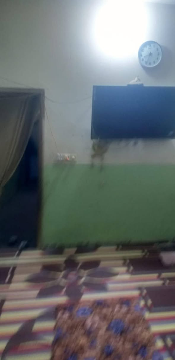 بيت للبيع طابو صرف المساحه ١٠٠م تقاطع الساده منطقه العبور بدون سيراميك وستاره وبيتونه يرهم مراوس بيت باب الدرب طابو صرف نفس المساحه او أكبر تفاصيل التواصل ع الرقم ***********
