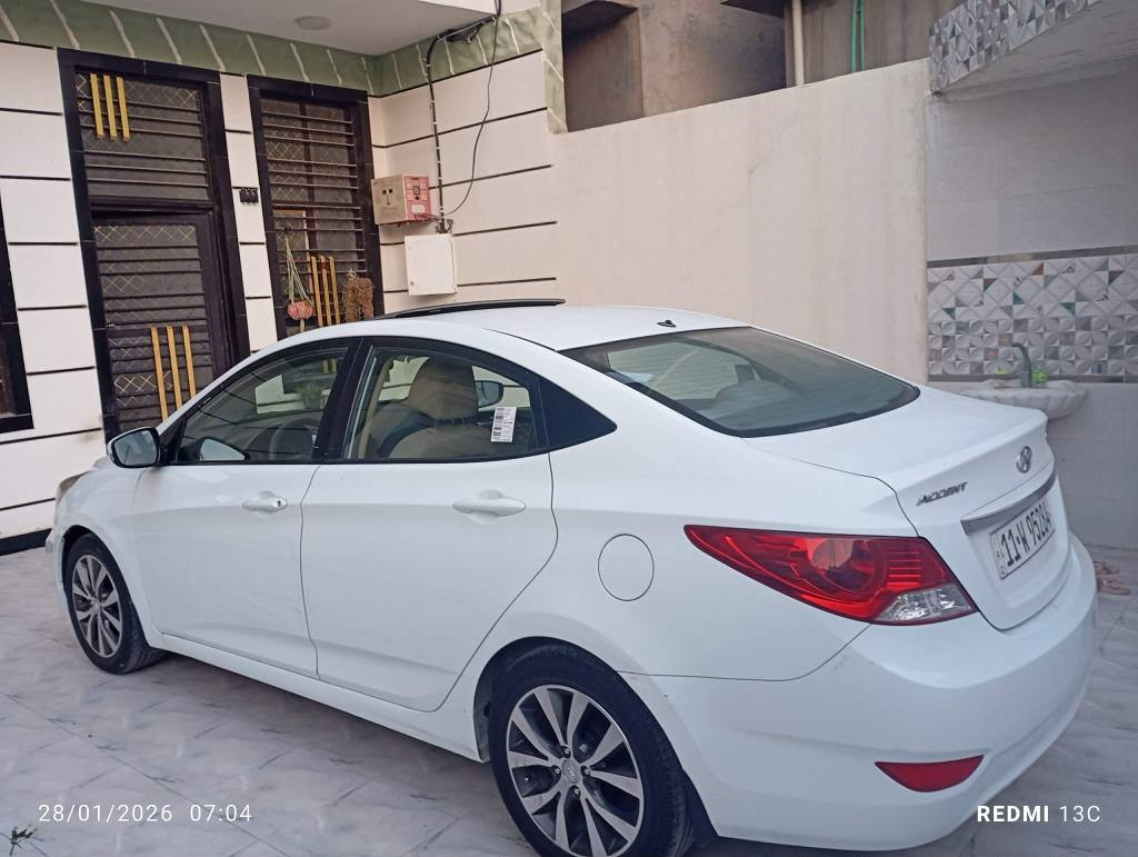 هونداي اكسنت وارد خليجي موديل 2015مكفولة من الصبغ عدا الدوسه والسونار مرفق في المنشور كير ومكينة مكفولات وحجم المكينه 1600قطرتين  تبريد وتدفئه خير من الله تخم تاير جديد سيارة فول مواصفات رقم بغداد رقم وسونية وهزه كله جديد وشرط التحويل 
السعر 113وبيها مجال 
العنوان ديالى المقدادية 
*********** المقدادية, ديالى
