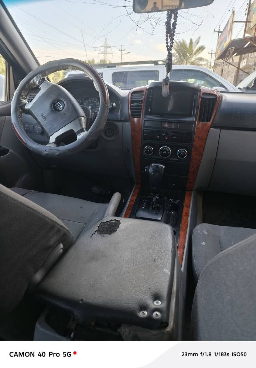 السلام عليكم
للبيع سورنتو الموديل ٢٠٠٥ 
محرك وكير جدد
تبريد على السويج
تخم تاير جديد
حداديه جديده 
كهربائيات كله شغاله
رقم بغداد تحويل مباشر
مكفوله من الضربه القويه
السعر ٨٠ وبيه مجال
مكان السياره نجف رقم الهاتف ***********
