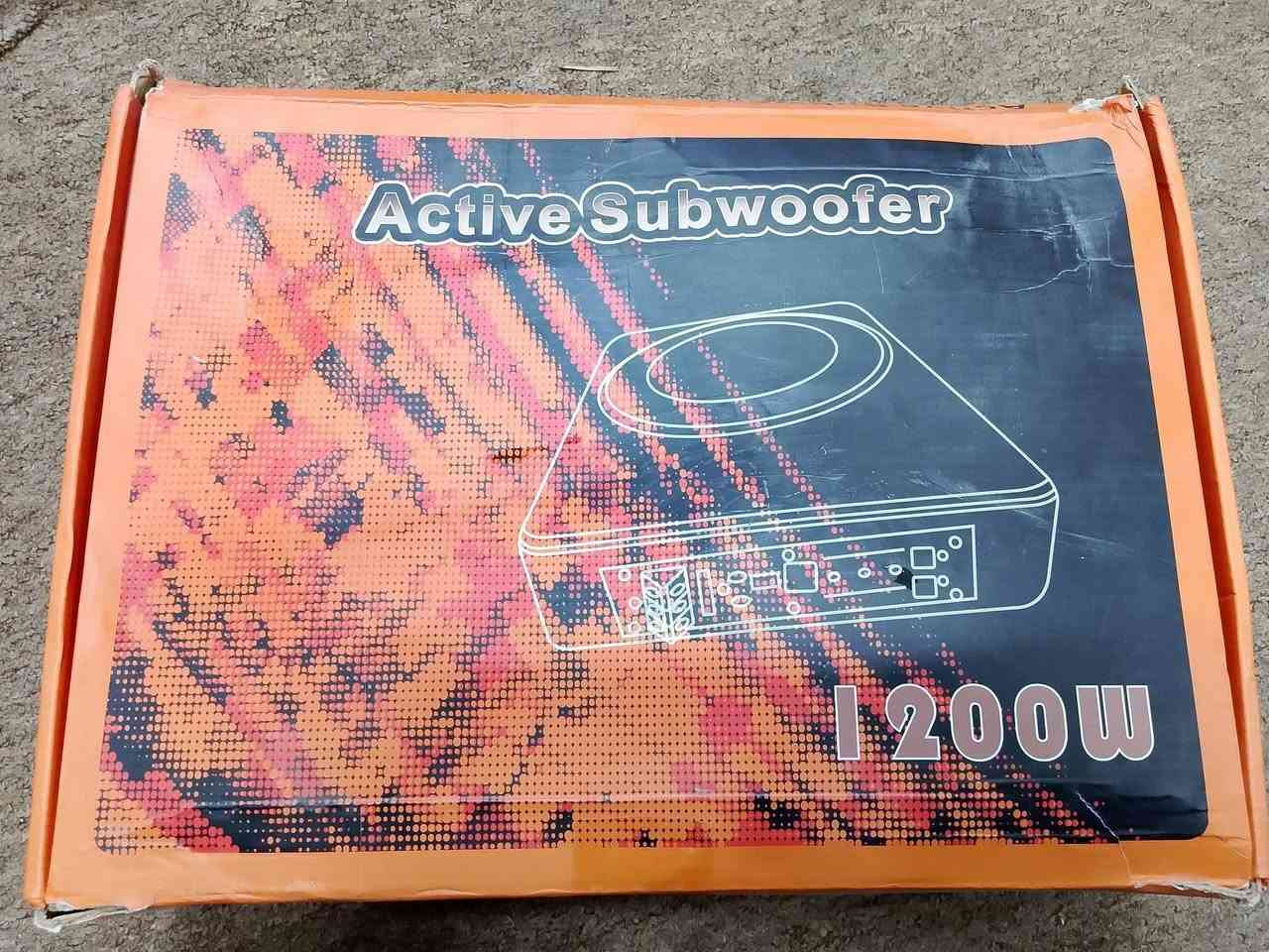 هذا المنتج هو مضخم صوت نشط (Active Subwoofer) بقدرة قصوى تبلغ 1200 واط، ومصمم ليتم تركيبه عادةً تحت المقعد لتوفير صوت "بيس" عميق دون شغل مساحة كبيرة. [1, 2]
انطني سعرك بيها ثقيل جداً 
يعمل هذا النظام بمصدر طاقة 12 فولت تيار مستمر، مما يجعله مناسبًا للاستخدام في السيارات، ويأتي مع مضخم صوت داخلي (Built-in Amplifier) مما يعني عدم الحاجة لمضخم منفصل. [1, 2]

تتميز بعض طرازات هذا النوع بمقاومة 4 أوم ونطاق تردد يتراوح بين 20 هرتز و500 هرتز، مع وجود عناصر تحكم مدمجة لتعديل مستوى الصوت. [1, 2]

هذا المنتج هو مضخم صوت نشط (Active Subwoofer) بقدرة قصوى تبلغ 1200 واط، ومصمم ليتم تركيبه عادةً تحت المقعد لتوفير صوت "بيس" عميق دون شغل مساحة كبيرة. [1, 2]

هذا المنتج هو مضخم صوت نشط (Active Subwoofer) بقدرة قصوى تبلغ 1200 واط، ومصمم ليتم تركيبه عادةً تحت المقعد لتوفير صوت "بيس" عميق دون شغل مساحة كبيرة. [1, 2]


**إذا كنت صاحب هذا الإعلان وتريد حذفه لأي سبب، رجاءا أرسل رسالة إلى الدعم الفني**