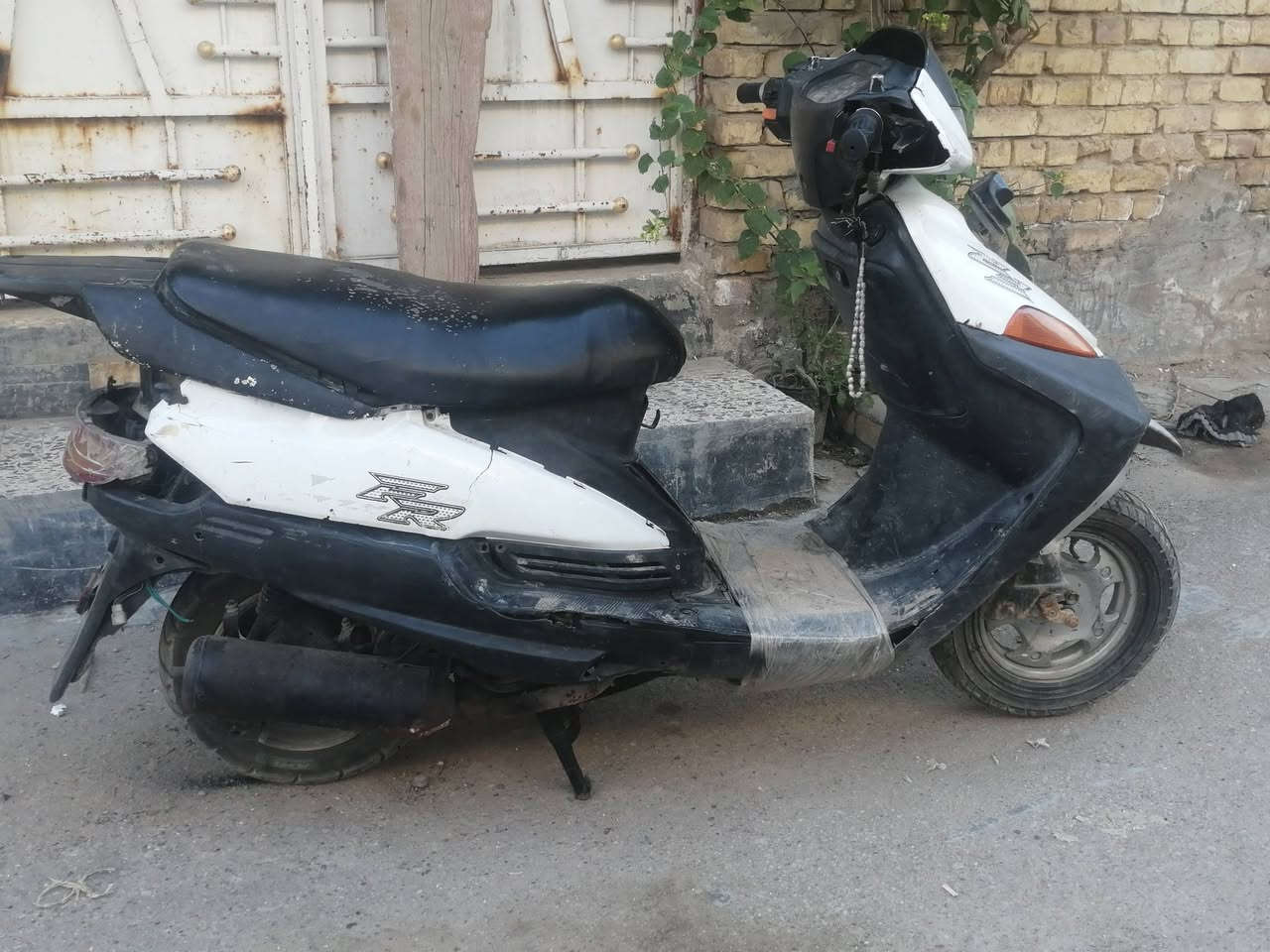 السلام عليكم دراجه فراشه ام شوارب فحل 140 الكهربائيات لايت هورن دشبول شغال سلف يرادله باتري الدراجه بيها نواقص شغاله بيها تبخير 190 وبيها مجال حك الجيه دراجه مشيها حلو مكاني بغداد الشعب الرقم *********** واتساب
