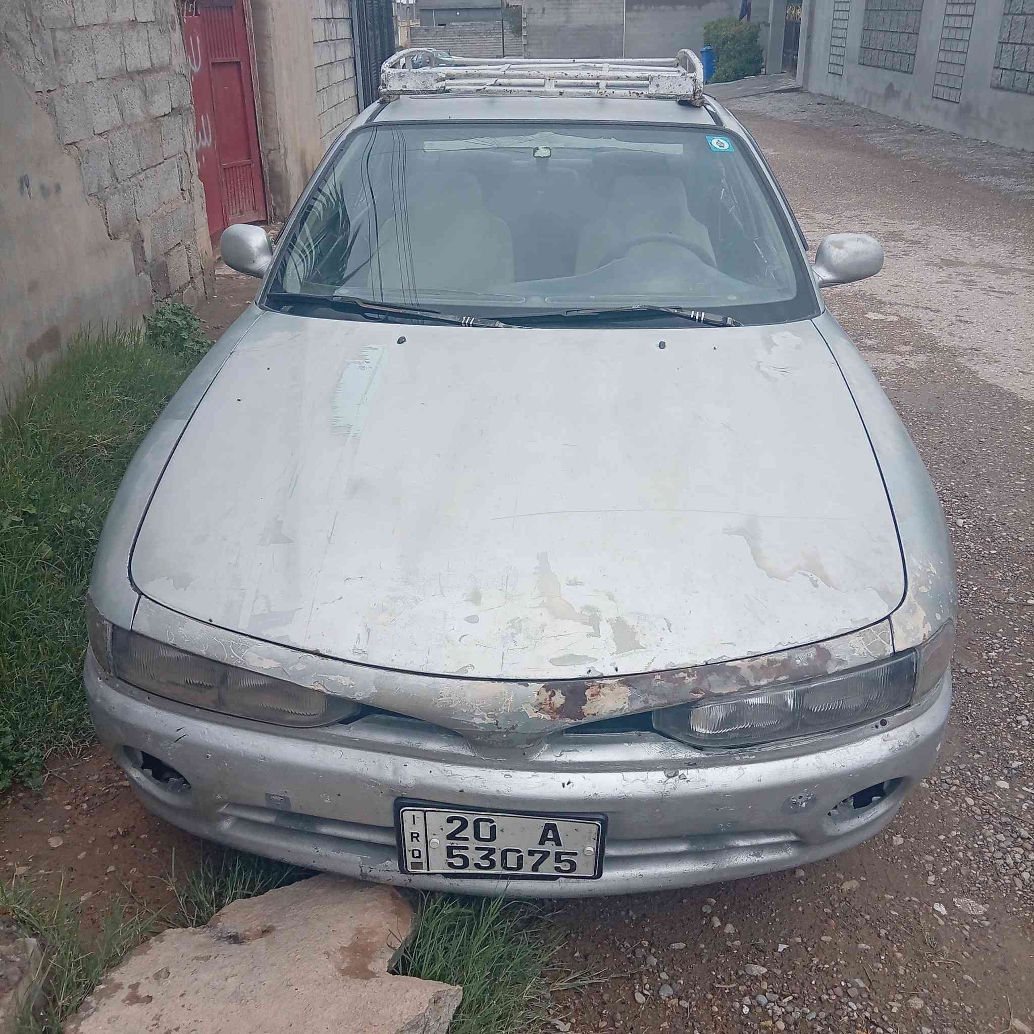 سياره مسبوشي كلنت موديل 2000 اوتوماتيك سنويه ل30 نقص مشط ستيرن للبيع أو مراوس *********** مكاني ديالى حمرين
