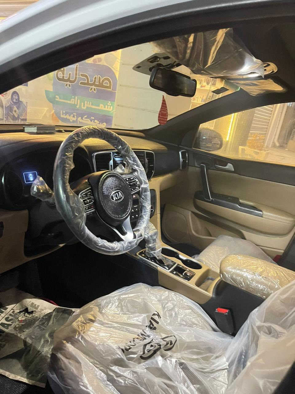 السلام عليكم من رخصه الادمن سبورتج خليجي
موديل2019

بصمه 

تبريد قطعيتين

بنوراما 

كراسي جلد 

كراسي كهرباء 

كامره خلفيه 

حساس امامي خلفي 

هند بريك كهرباء 

توقف ذاتي 

مانع انزلاق 

قياده ذاتيه 

تحديد مسار 

محرك 2000دوش 

(السياره بيه   جاملغ الصدر عكس السايق  مصبوغ فقط  ) بسبب طخه خفيفه  وبيه رصعات خفيه الباقي  
 السعر 193$
مكان  السياره بغداد  الكرخ 

الاستفسار    ***********
