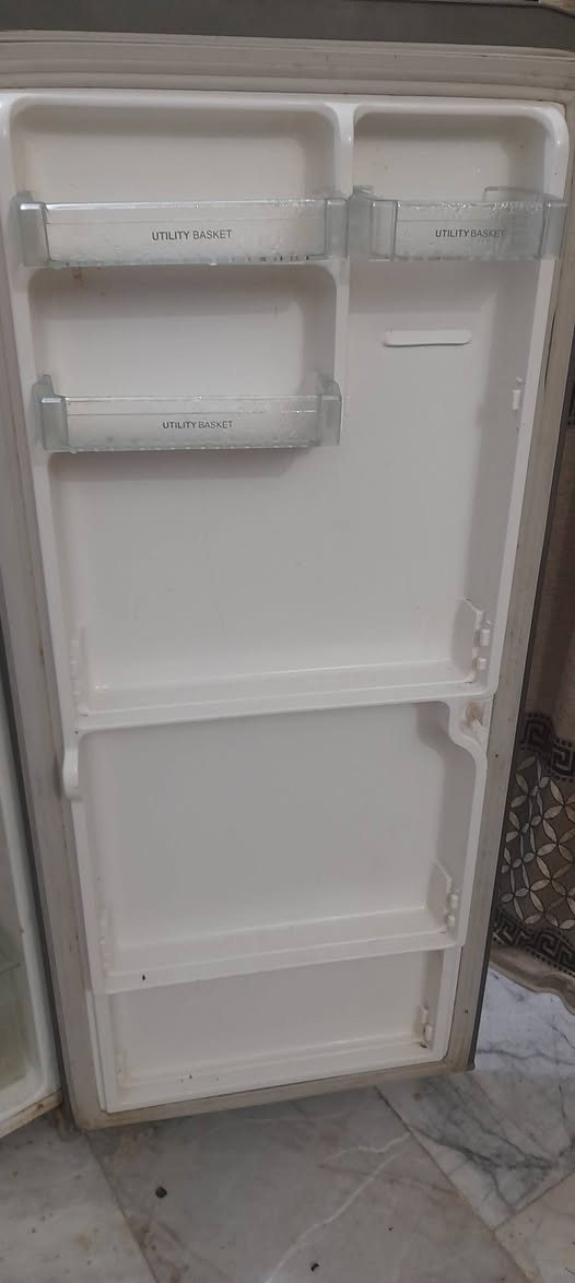 الثلاجة نظيفة جداً وشغالة بوضع ممتاز (تبريد وفريزر). السعر  150قفل مكاني كربلاء 
.


**إذا كنت صاحب هذا الإعلان وتريد حذفه لأي سبب، رجاءا أرسل رسالة إلى الدعم الفني**