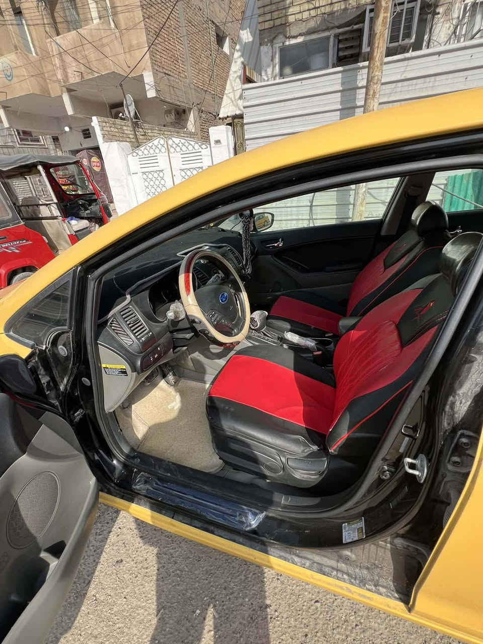 سلام عليكم شلونك شباب
عندي فورتي مديل 2015 سياره نضيفه ما ناقصه اي شي بيه بس  تبديل جاملغ امامي بدون ايرباك ماشيه 146 مكان السياره بغداد رقم التلفون *********** السعر  120وبيه مجال
