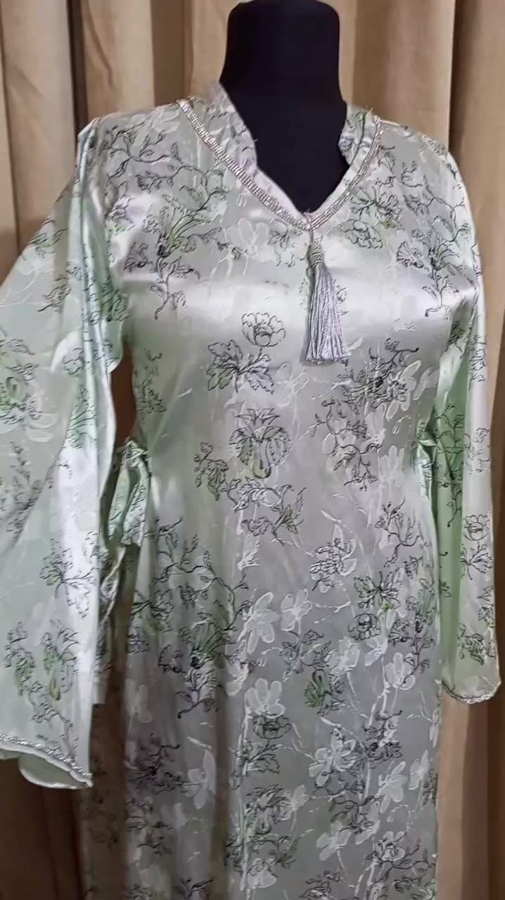 بنات هذه اخياطي الله شاهد اي وحده اتريد اتخيط تتصل ***********
بيه وات ساب
