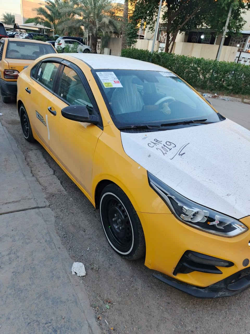 السلام عليكم
كيا فورتي موديل 2019 سيارة كير عادي 
محرك 2000 سيارة جاهزه من الدعامية للدعامية
شرط ترايها للبصرة تبريد ثلج
سيارة مصفرة هيئة وغرامات 
السعر ١٢٠ ورقه بيها مجال حق الجيه 
ما ممتواجد على الفيس بوك 
الشراي ***********
