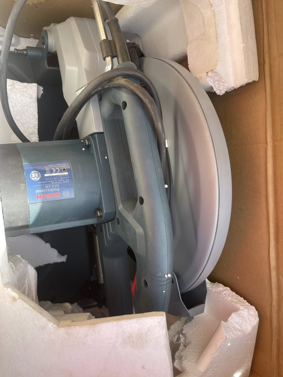 كتر بوش لاماني 
مكاني بغداد باب شيخ ***********
